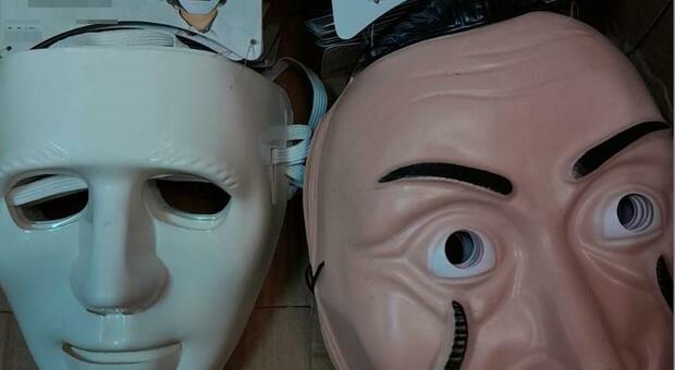 Carnevale, non è uno scherzo: la Finanza sequestra maschere e costumi non in regola
