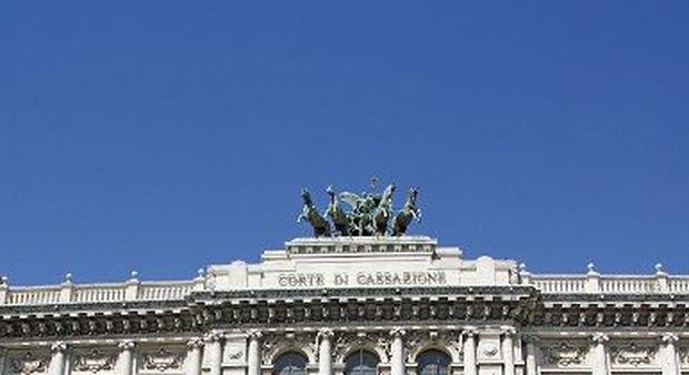 immagine Condomino citato in giudizio per tubi nella intercapedine