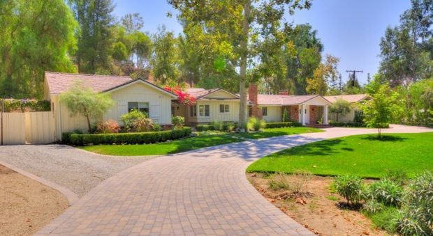 immagine Drake raddoppia a Calabasas: nuova villa da sogno per 2,85 milioni di dollari