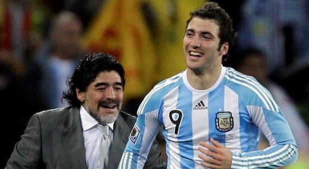 Maradona e Higuain alla Juve: «Ai miei tempi non sarebbe mai capitato»