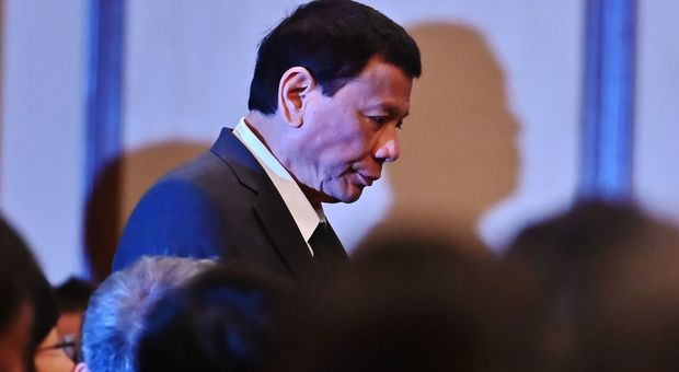 Duterte, ancora frasi choc: «Ero un po' gay, mi sono curato da solo con le belle donne»