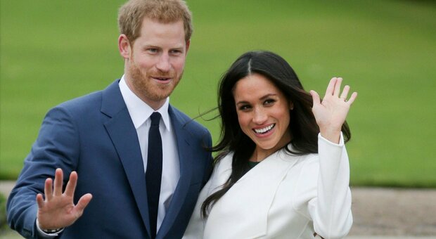 Meghan e il matrimonio con Harry: «La duchessa ha sposato il principe per diventare famosa». Il libro bomba
