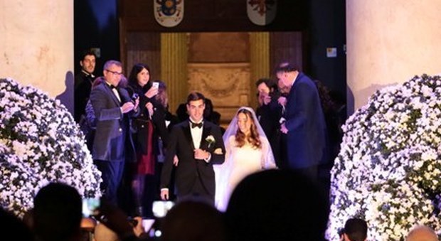 Napoli, matrimonio da favola al Plebiscito blindato: a nozze la figlia del petroliere, canta Bocelli | Video e Foto