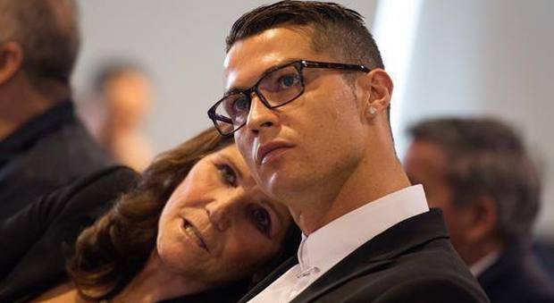Cristiano Ronaldo, il dramma della madre: «Io, operata di tumore, lotto per la vita»