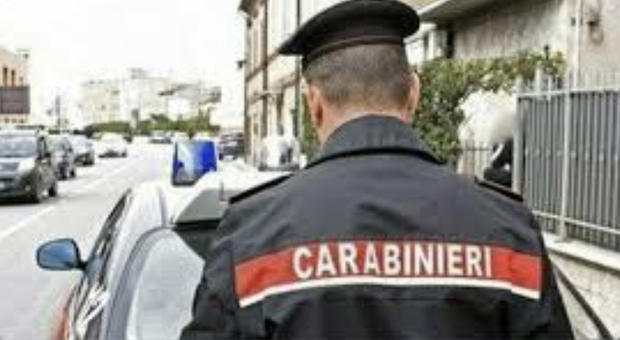 Napoli, in fuga con l'auto rubata: due quarantenni arrestati