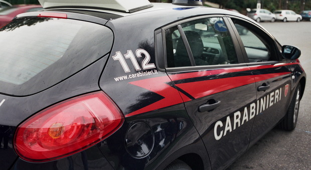 Roma, 4 chili di cocaina nei sedili: arrestata coppia al casello dell'A1