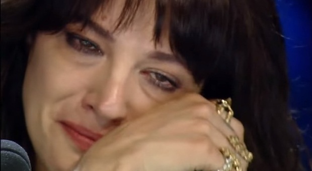 X Factor 12, Asia Argento in lacrime per la canzone di un giovane cantante. Ecco cosa l'ha commossa