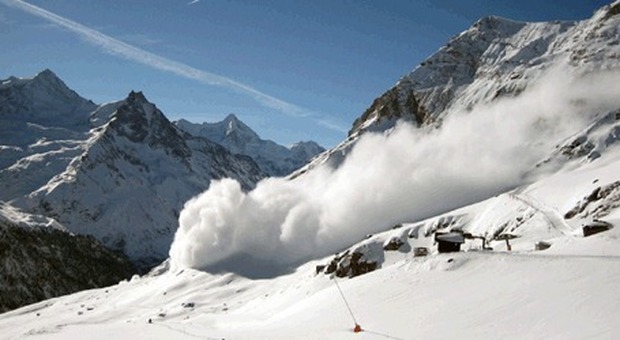 Svizzera, valanga travolge e uccide due sciatori fuoripista