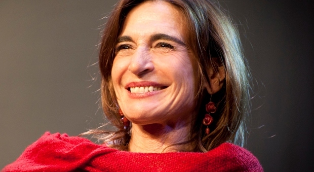 Lina Sastri chiude Giffoni Teatro: «Il mio omaggio ad Eduardo»