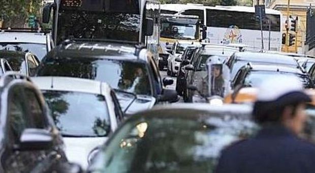 Sciopero a Roma, traffico nel caos. Metro chiusa e bus a rischio, ancora un venerdì nero per i trasporti