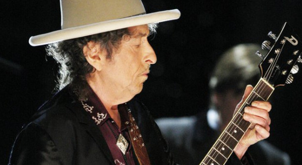 Bob Dylan, i primi 80 anni del cantautore profeta dei diritti civili