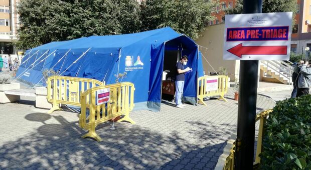 Novantenne si presenta al Pronto soccorso dell'ospedale di Taranto: visitato dopo 27 ore di attesa. «Situazione vergognosa»