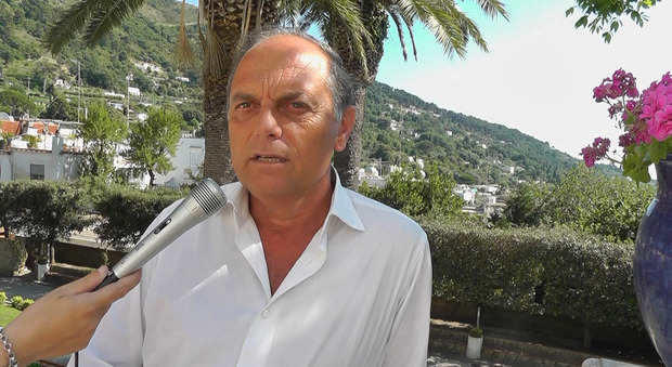 Caos trasporti, sindaco di Anacapri annuncia l'interruzione dei rapporti istituzionali con Capri.