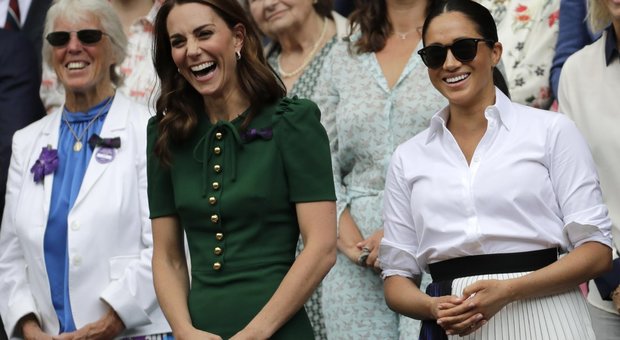 Meghan e Kate sorridenti in tribuna: le duchesse rivali hanno fatto pace?