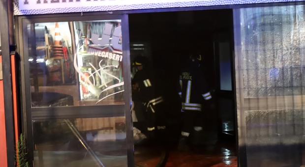 Incendio a Palamaggiò, tre inneschi: prima del rogo distrutto il tunnel trofei