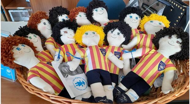 Calcio, durante la partita Lecce-Spal saranno in vendita le Pigotte giallorosse dell'Unicef