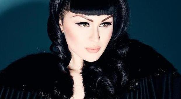 Viktoria, la sexy cantante disabile e 'antidiva': ​"Basta con le star troppo perfette"