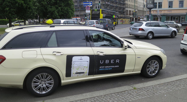 Aiuto M5S a Uber e Ncc: «Licenze regolarizzate con una maxi-sanatoria»