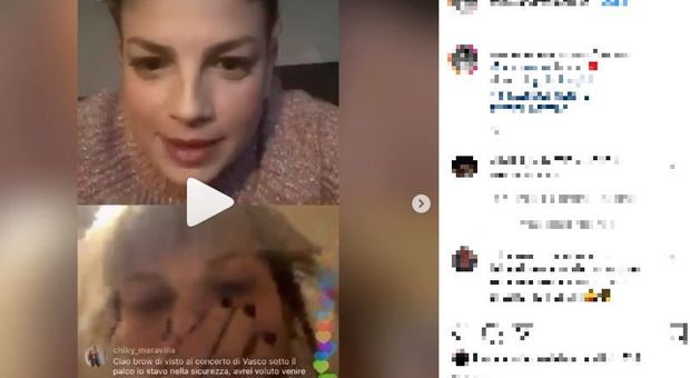Emma Marrone videochiama in diretta Alessandra Amoroso, la cantante risponde mentre è in bagno