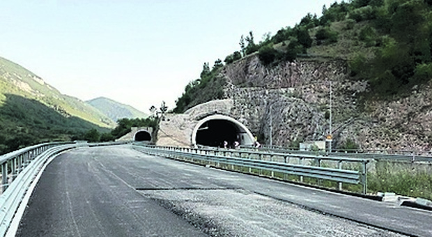 Quadrilatero, l’assessore Baldelli: «Entro agosto aperte le 4 corsie del tratto Serra San Quirico-Genga e lo svincolo di Valtreana». Le novità
