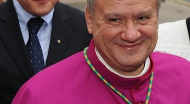 Il vescovo: «Rifiuti killer, basta negazionismo in Terra dei fuochi»