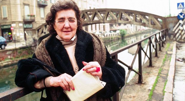 Alda Merini moriva dieci anni fa, una vita in versi: la poesia del riscatto oltre gli schemi