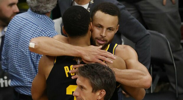 Finali NBA, Steph Curry da impazzire: Golden State sbanca il Garden e impatta la serie sul 2-2