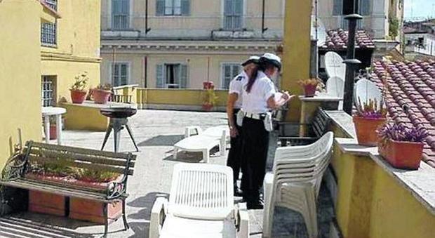 Affitti low cost al Colosseo, la bella vita degli abusivi fra Porsche party in terrazza