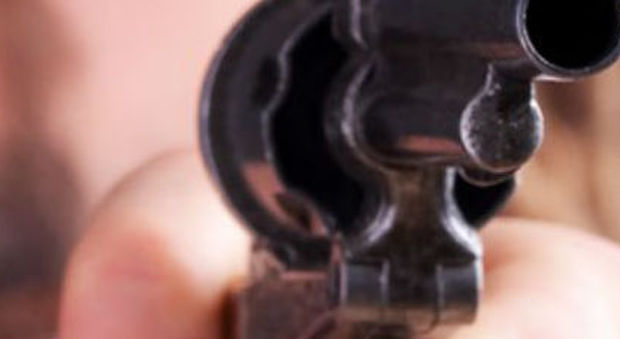 Nasconde la pistola sul terrazzo: arrestato 32enne napoletano
