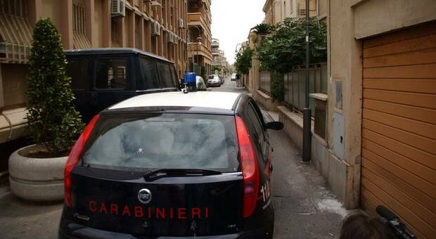 Covid, festa in un bar con le serrande abbassate a Trieste: arrivano i carabinieri