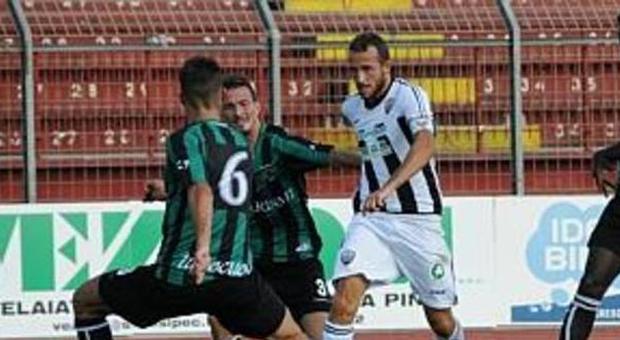Il centrocampista Giuseppe Pirrone durante una recente partita dell'Ascoli