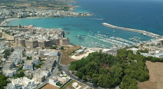 Paura per una coppia di turisti a Otranto: rischio annegamento. Salvati da due giovanissimi