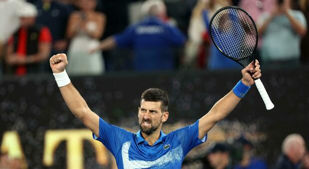 Djokovic-Alcaraz, quando giocano? Orario e dove vedere i quarti di finale degli Australian Open. Zverev batte Paul e vola in semifinale