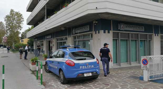 Padova. Rapina all'Antonveneta, quattro banditi tengono in ostaggio i dipendenti
