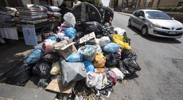 Roma, Regione Lazio a Campidoglio: «Sui rifiuti adottare misure urgenti»