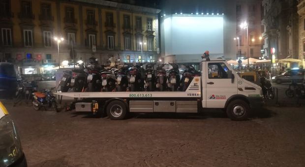 Napoli, controlli a tappeto sui centauri: 82 verbali e 21 veicoli sequestrati