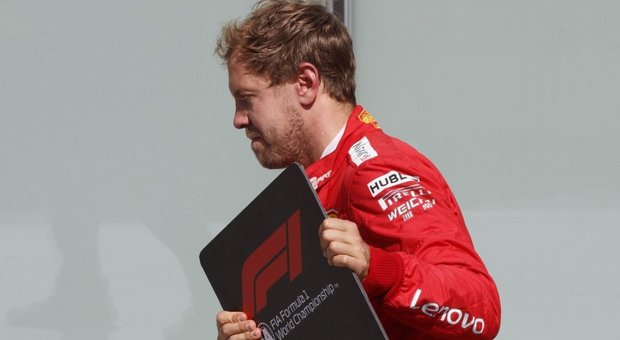 Gp Canada, Vettel furioso: «Decisione assurda, ma non contestate Hamilton»