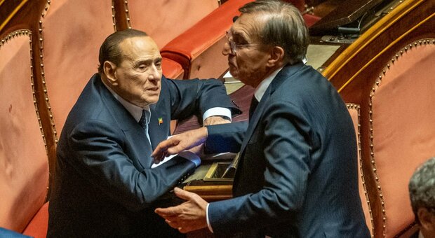 Berlusconi, il "vaffa" a La Russa e la frase in Senato: « Le farò vedere chi sono»