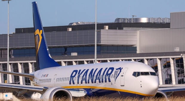 immagine «Ho paura di volare»: aereo Ryanair fa scendere il passeggero a Ciampino