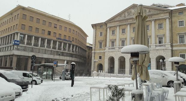 Ancona, la furia di Burian non si placa le scuole restano chiuse anche domani