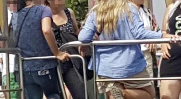 Sfilano il passaporto e 700 euro a una coppia di turisti: due borseggiatrici vengono "pizzicate" dai vigili ma il giudice le rimette in libertà