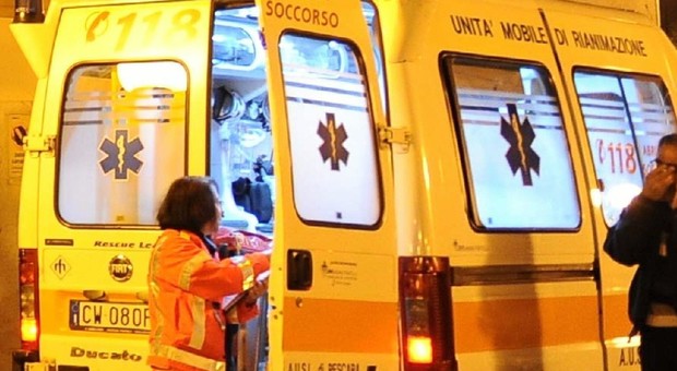 Scontro frontale tra auto e ambulanza a Itri: cinque feriti, due sono gravi