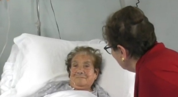 Operata al femore a 105 anni: «E ora voglio tornare a ballare»