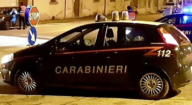 Pesaro, donna trovata morta in una pozza di sangue: il marito in stato confusionale