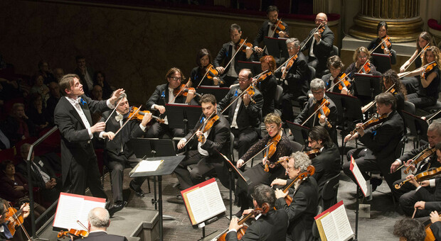 Teatro San Carlo, Mariotti dirige l'orchestra nelle prime Sinfonie di Beethoven e Schumann, venerdì 3 dicembre