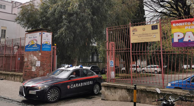 Rubano gasolio da una scuola a Castellammare, arrestati due pregiudicati