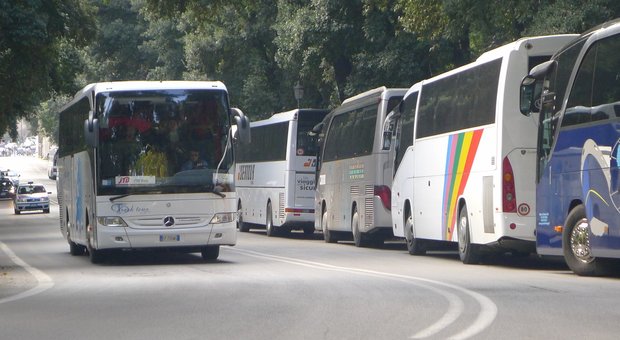 Roma, bus turistici: la Fiavet ricorre al Tar contro il regolamento del Comune