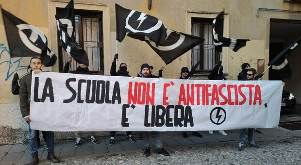 I militanti di Blocco Studentesco di fronte al Tito Livio