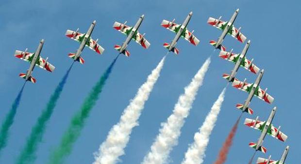 Frecce tricolori, il primo fan club d'Italia festeggia con la pattuglia