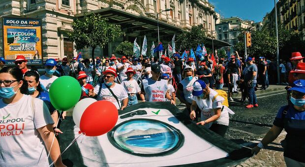 Whirlpool Napoli, operai verso la disoccupazione: «Il governo ci ha abbandonati tutti»